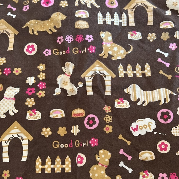 Size medium puppy dog scrub top ties in the back - Picture 2 of 4